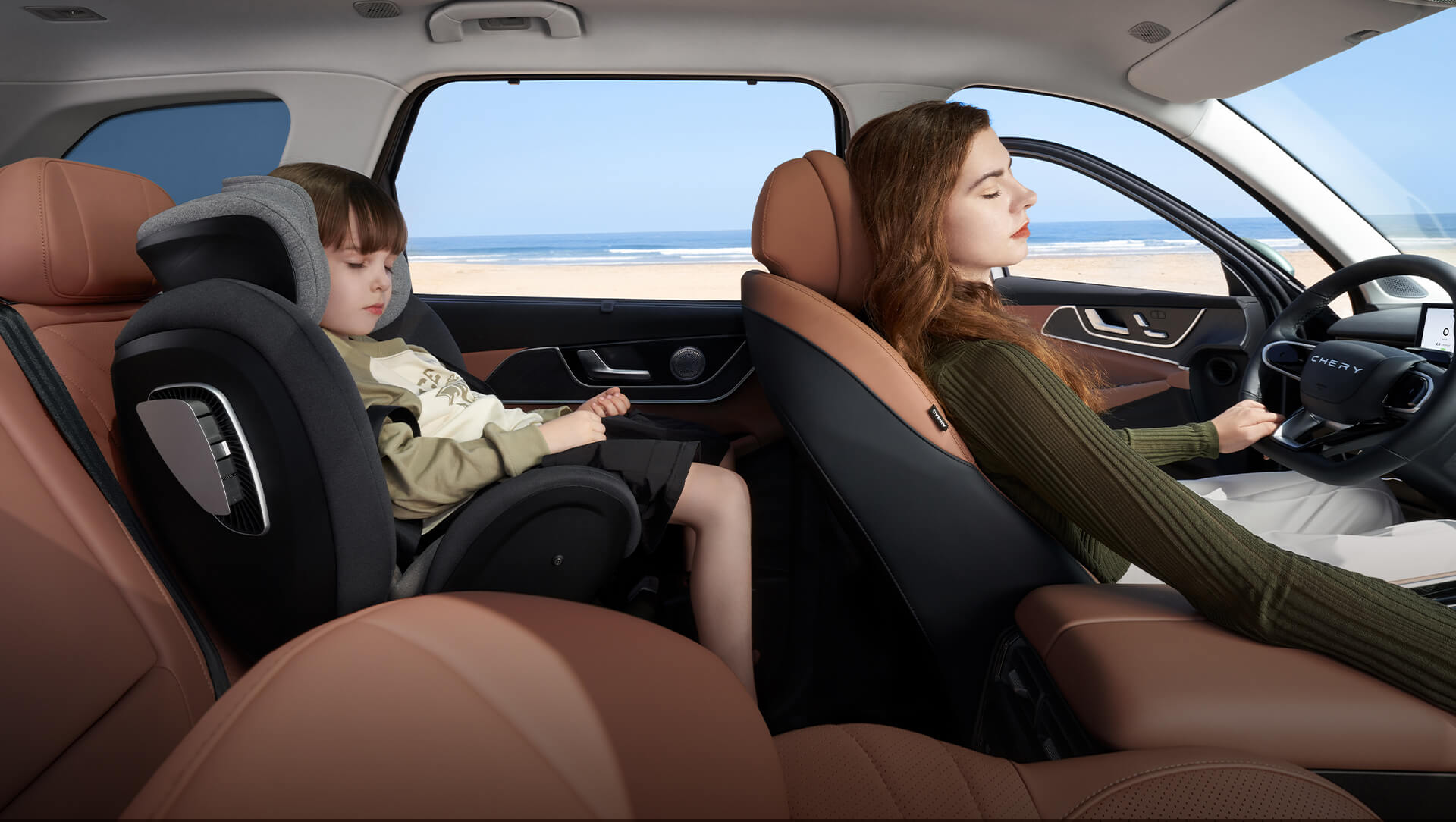 Chery Tiggo 9 Pro with family at luxury beachfront residence